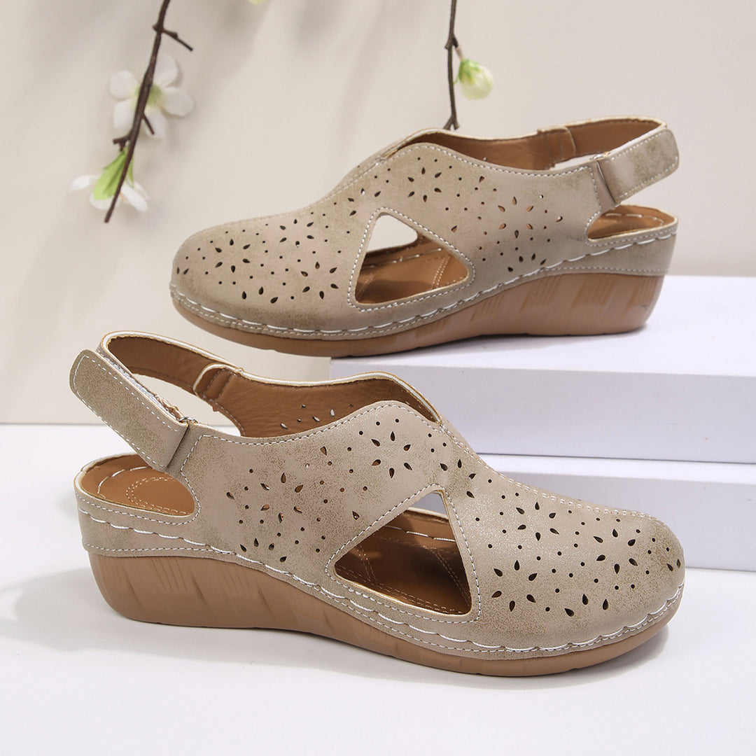 Damen Bequeme und elegante Sandalen mit luftigen Ausschnitten EB