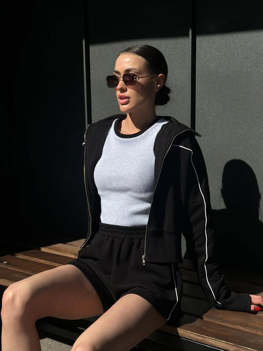 Damen nan athletischer Zweiteiler mit formendem Sportbustier, taillierter Highwaist-Sweatshorts und Zip-Hoodie EB