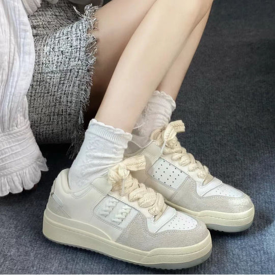 Damen Sneakers mit modischen Schnürdetails und komfortabler Dämpfung EB