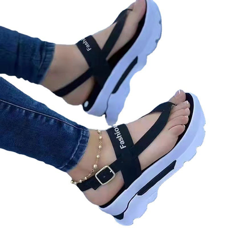 Damen Komfortable Zehentrenner-Sandalen mit raffiniertem Riemendesign EB