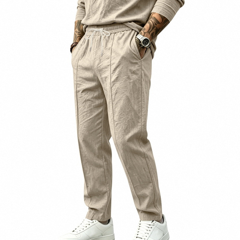 Herren nan tapered Freizeit-Chinohose mit elastischem Tunnelzugbund, dekorativer Bügelfalte und seitlichen Eingrifftaschen EB