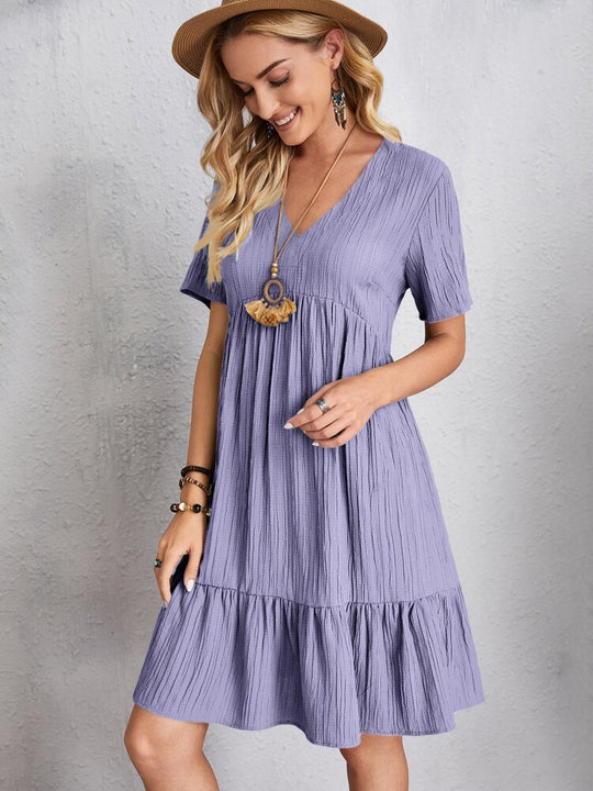 Damen lässiges V-Ausschnitt Kleid mit Schößchen und Rüschendetails EB