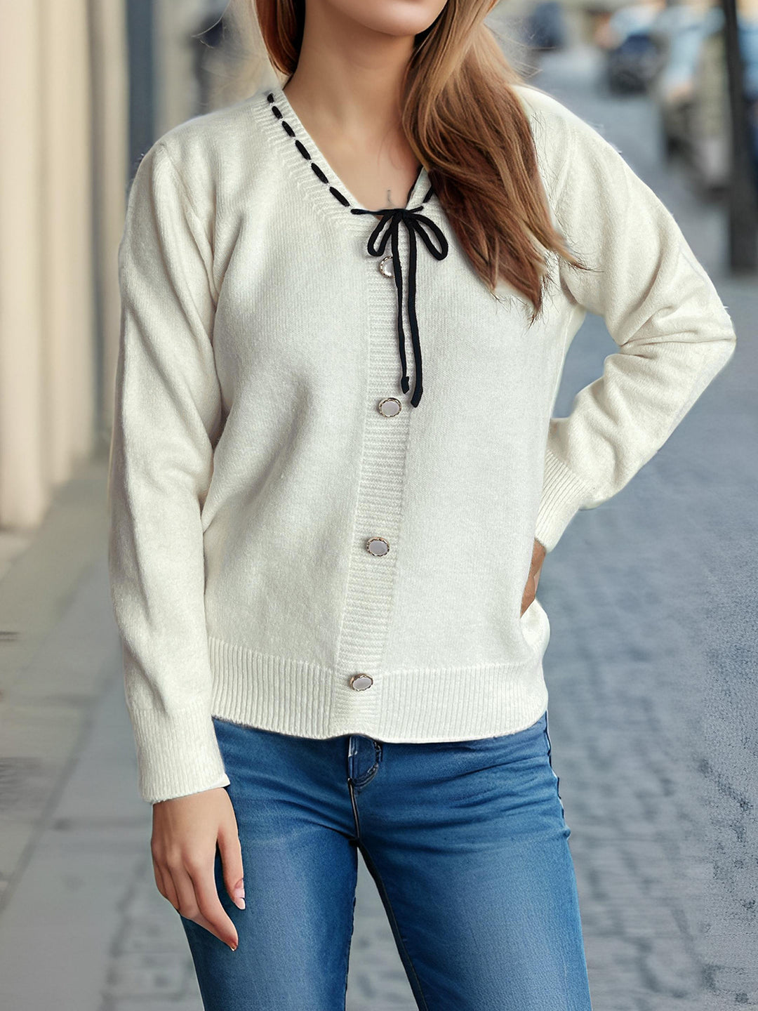 Damen modischer Strickpullover mit verspieltem Bindeband und dekorativen Knöpfen EB