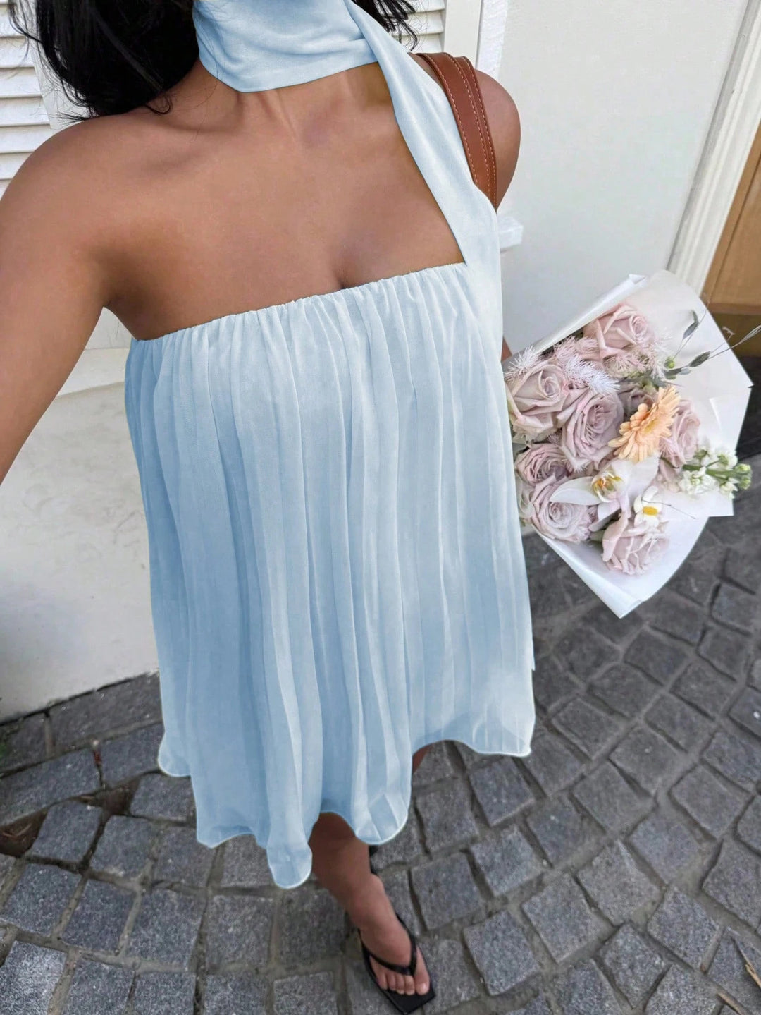 Damen kurzes Sommerkleid mit elegantem Bindegürtel und fließendem Design EB