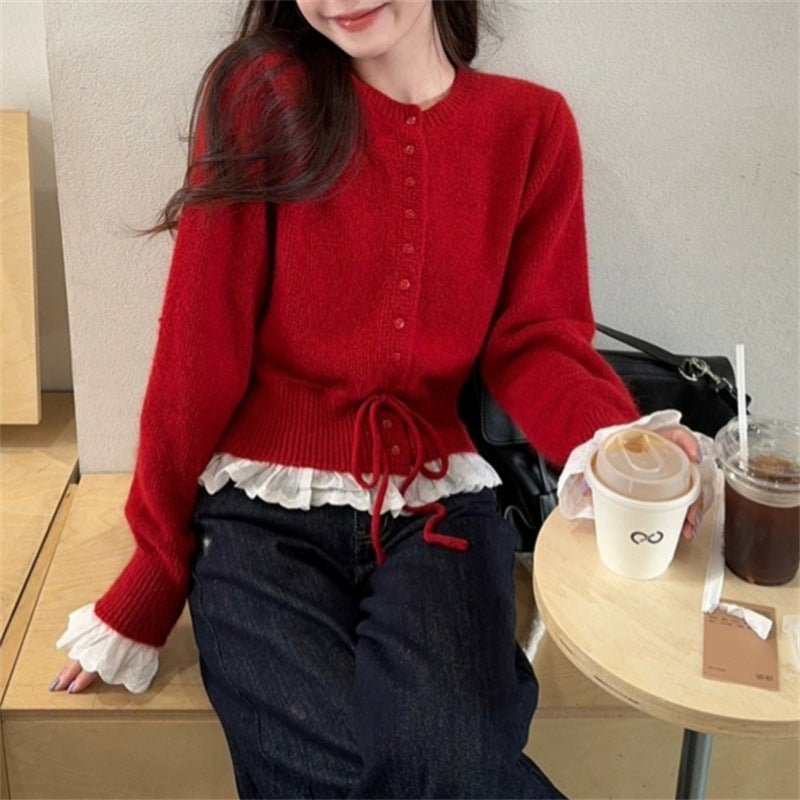 Damen Strickjacke mit Rüschensaum und Perlenknöpfen EB