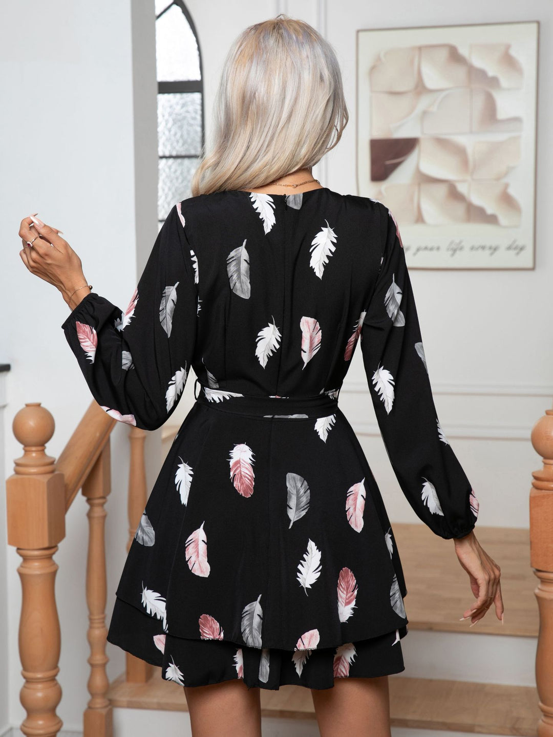 Damen Wickelkleid mit voluminösen Ärmeln und floralem Print EB