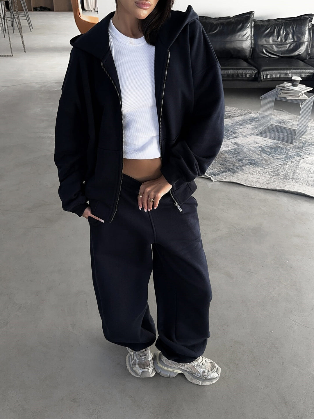 Damen lässiges Zip-Lounge-Set mit übergroßer Kapuzenjacke und taillierter Relax-Jogginghose Eichborn Berlin