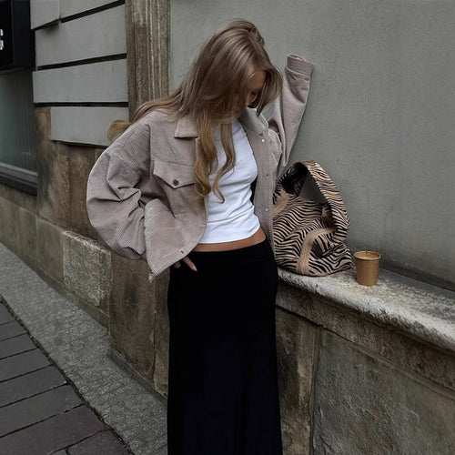 Damen Oversized Cordjacke mit praktischen Taschen und dezentem Streifenmuster EB