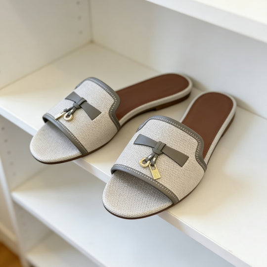Damen Elegante Slippers aus weichem Wildleder mit dekorativem Riemendesign EB