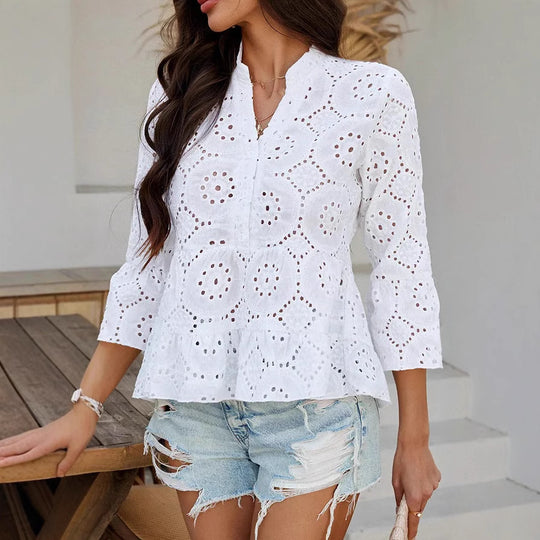 Damen Oberteil mit eleganter Broderie Anglaise und ausgestellten Ärmeln EB