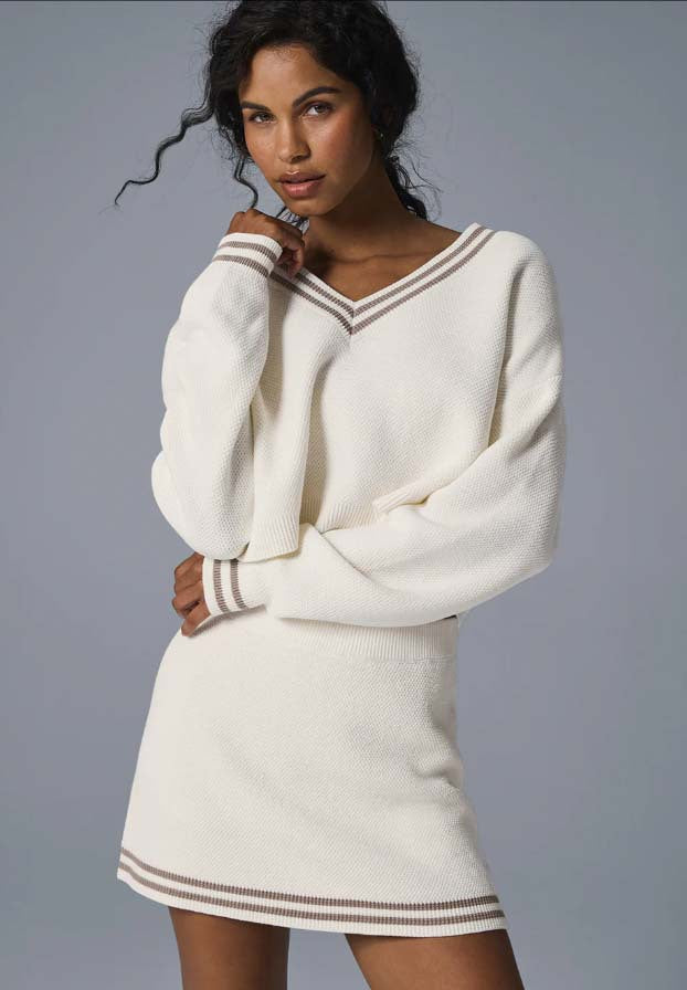 Damen Strickkleid im sportlichen Oversized-Design mit tiefem V-Ausschnitt und Farbblockdetails EB