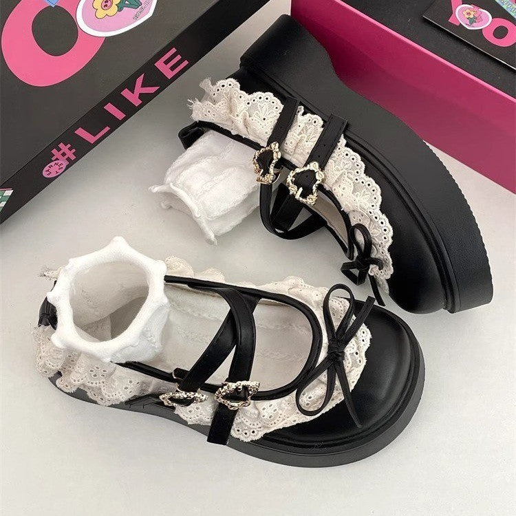 Damen Plattform-Sandalen mit verspieltem Spitzendetail und elegantem Riemenverschluss EB