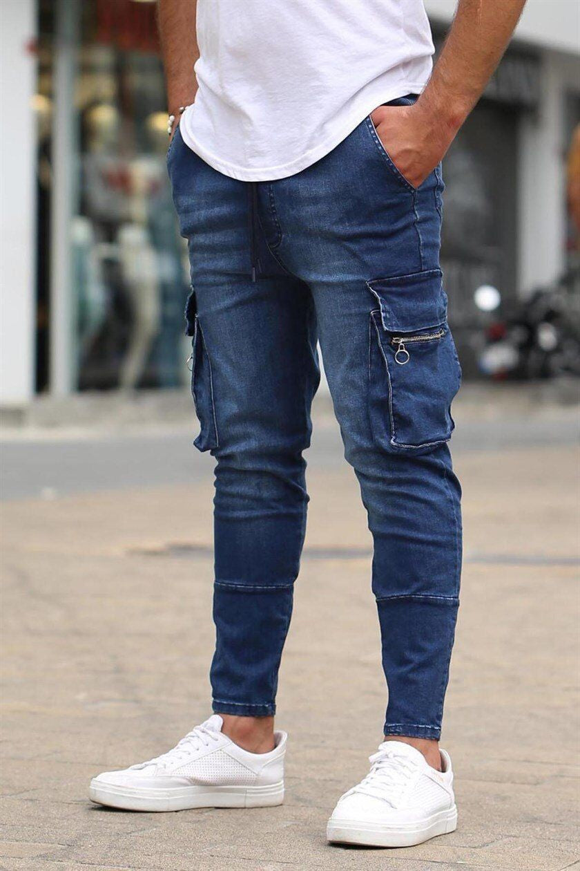 Herren Cargo-Jeans im modernen Slim-Fit Stil mit praktischen Seitentaschen und dekorativen Reißverschlüssen EB
