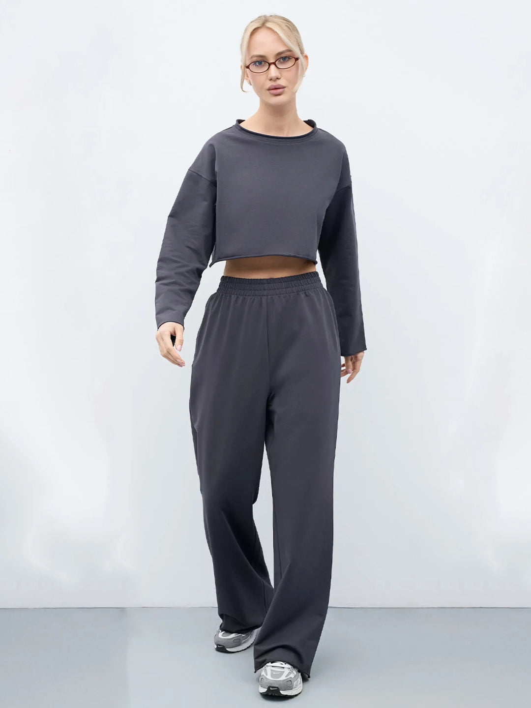 Damen Kurzgeschnittenes Sweatshirt und High-Waist Relax-Jogginghose Set EB