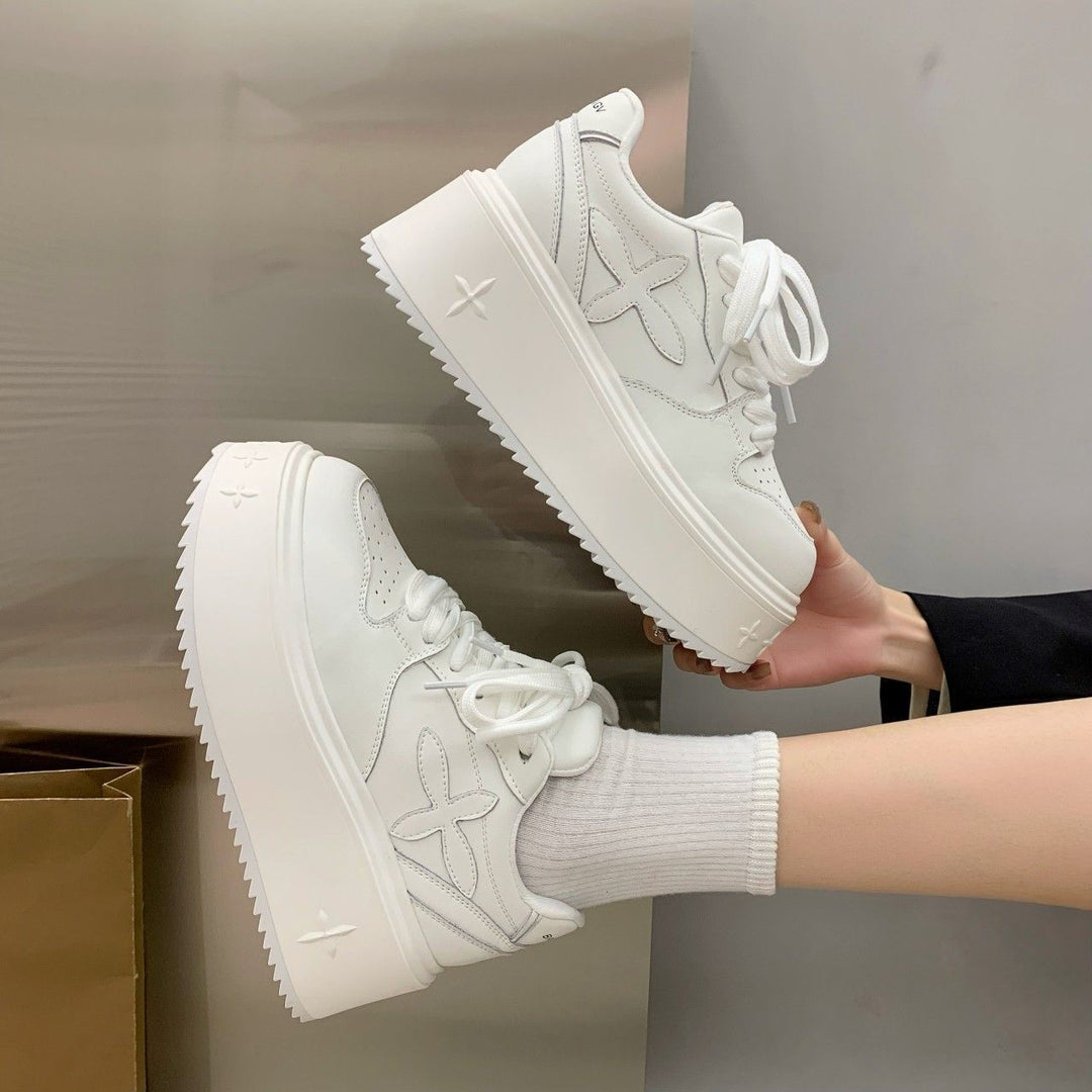 Damen Plateau-Sneaker mit rutschfester Sohle und gepolstertem Kragen EB