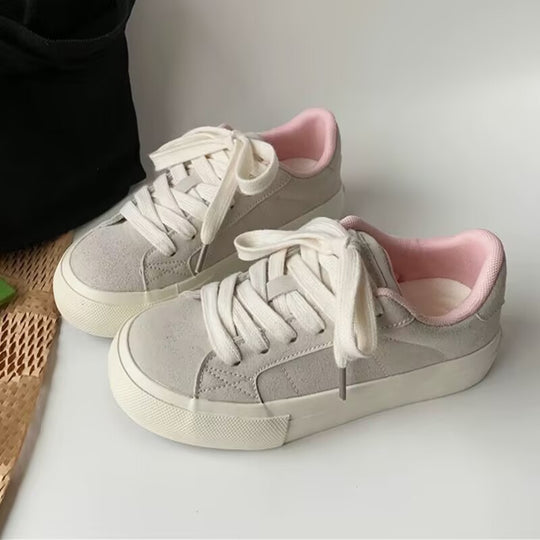 Damen Lifestyle Sneaker mit weichem Wildleder-Obermaterial und bequemer Dämpfung EB