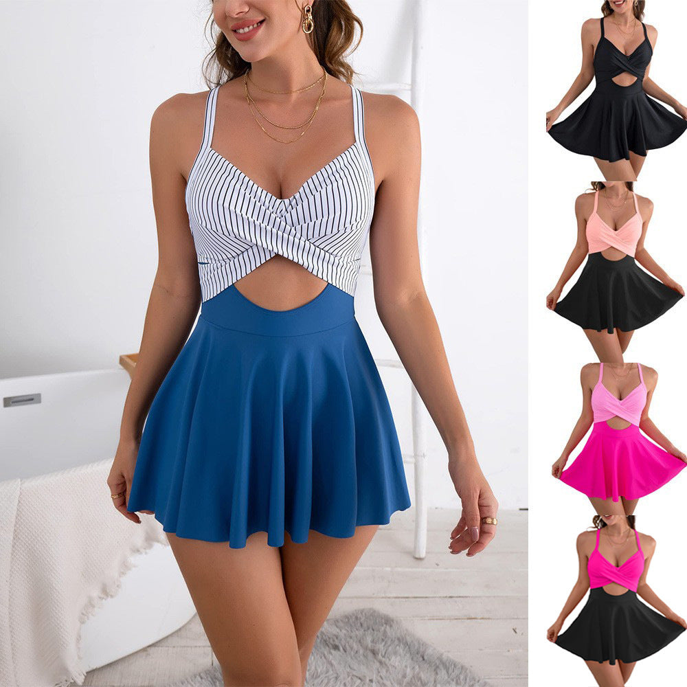Damen Einteiliger Badeanzug mit Wickelrock und trendy Cut-Out EB