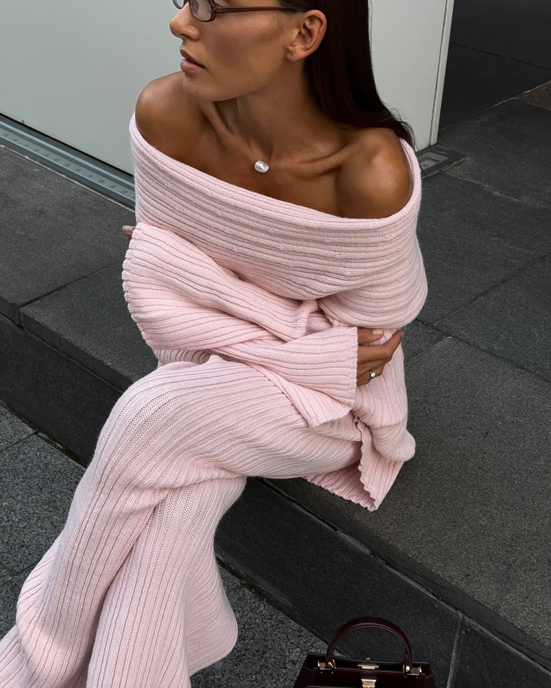 Damen Strickkleid im Off-Shoulder-Stil mit feinstructuriertem Farbverlauf EB