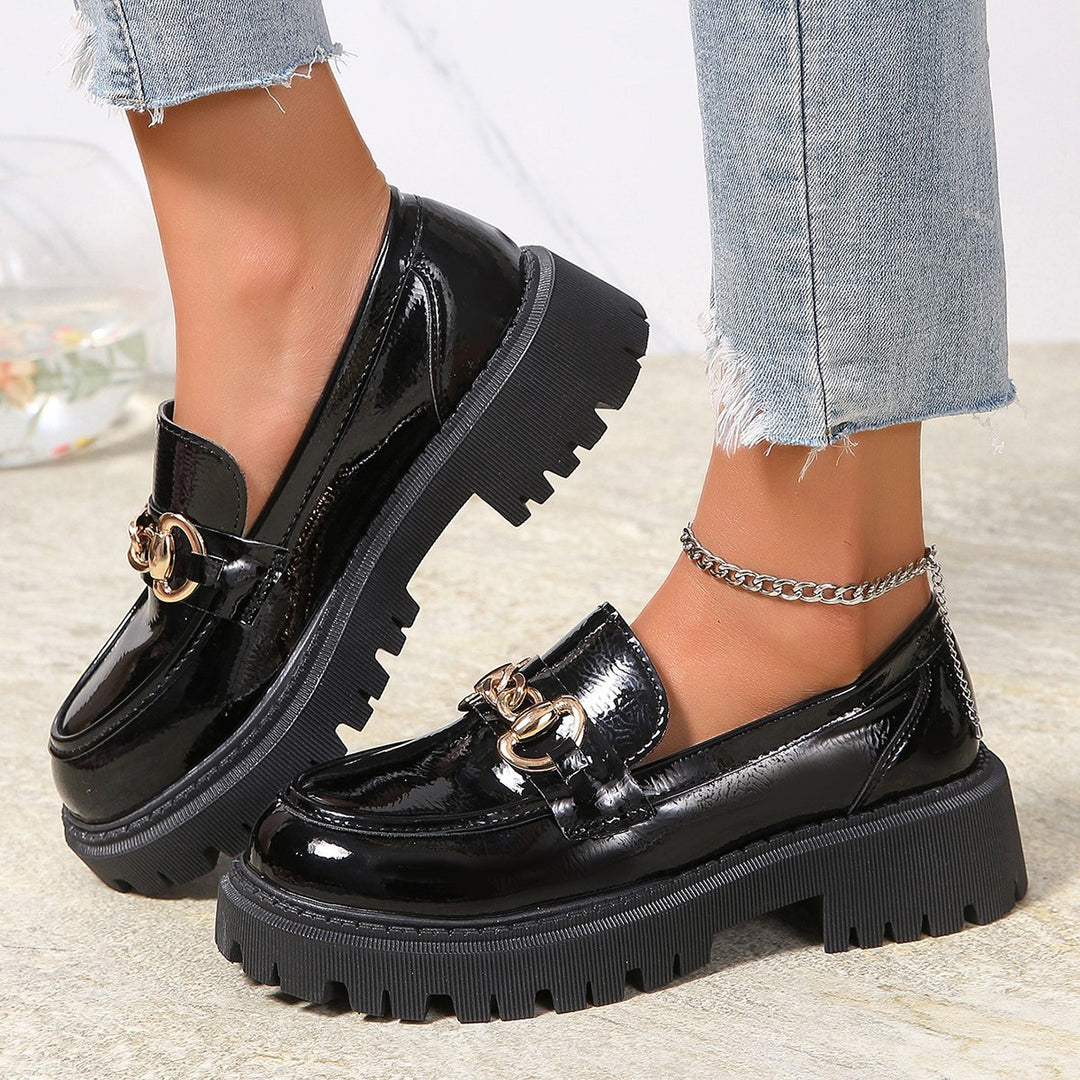 Damen nan robuste Loafer mit profilierter Traktorsohle und dekorativer Metallketten-Applikation EB