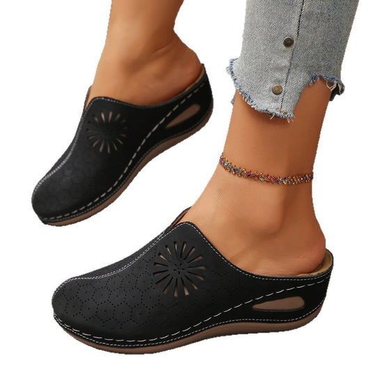 Damen Bequeme Perforierte Slipper-Mules mit Blumenstanzung und gepolstertem Fußbett EB