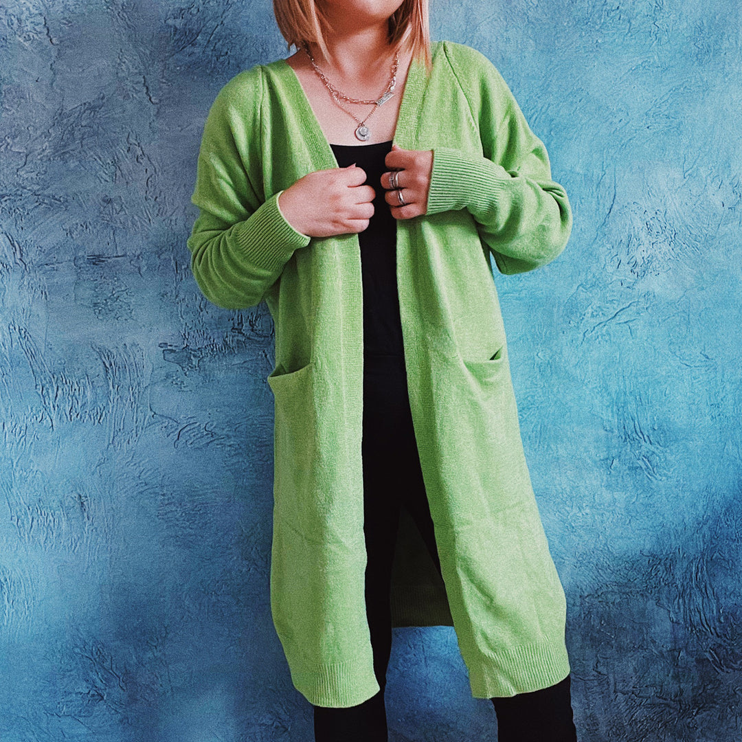 Damen lässige Strickjacke mit tiefem Schnitt und praktischen Taschen EB