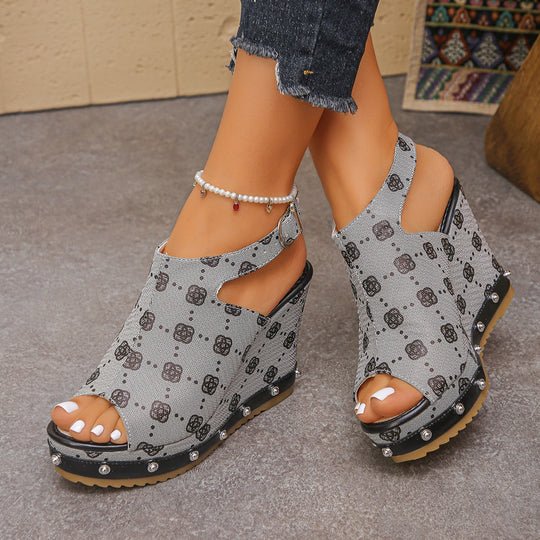 Damen Hohe Wedge-Sandalen mit modischem Schnitt und eleganten Details EB