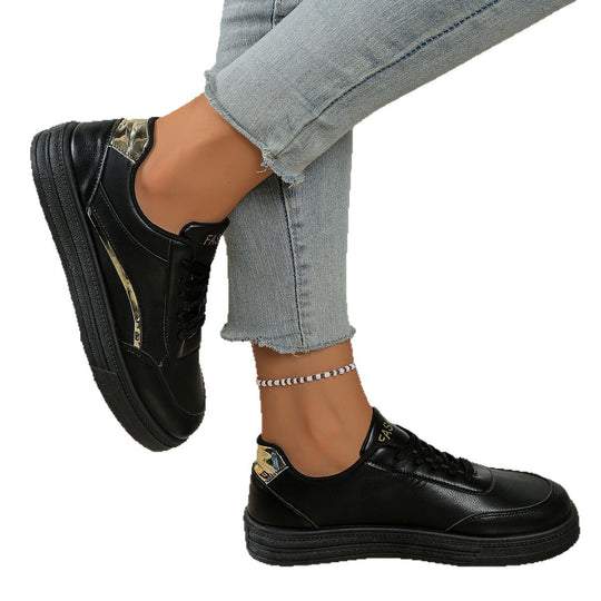Damenstylische Sneaker mit metallischen Akzenten EB