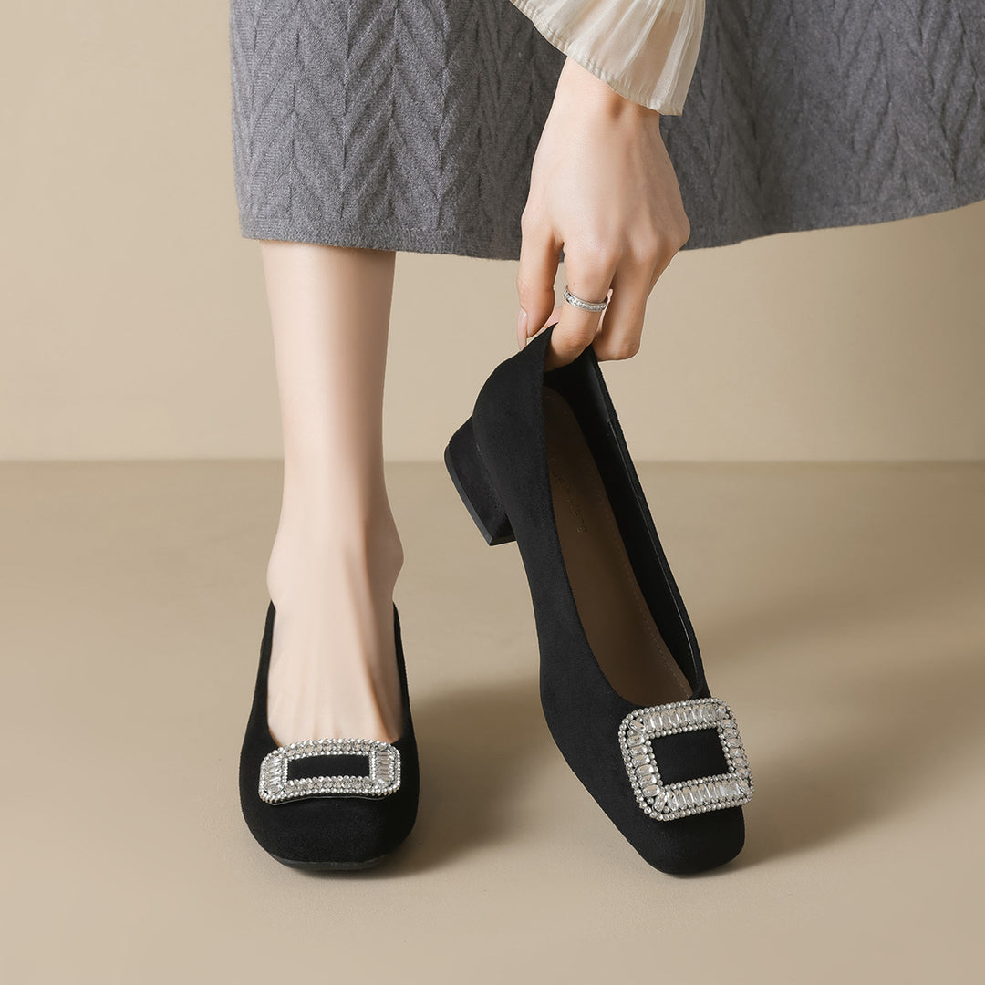 Damen elegante Pumps mit funkelndem Schmuckdetail EB