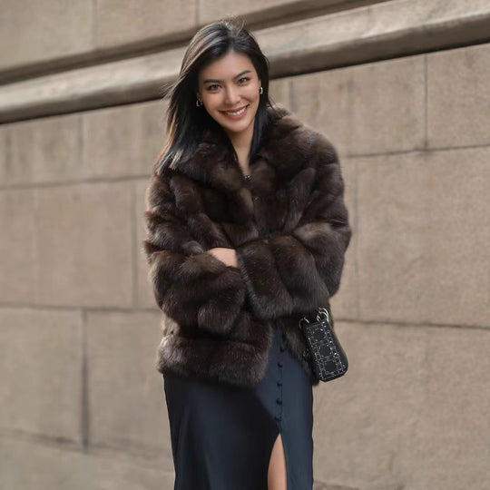 Damen Luxuriöse Kunstpelzjacke mit voluminösen Ärmeln EB