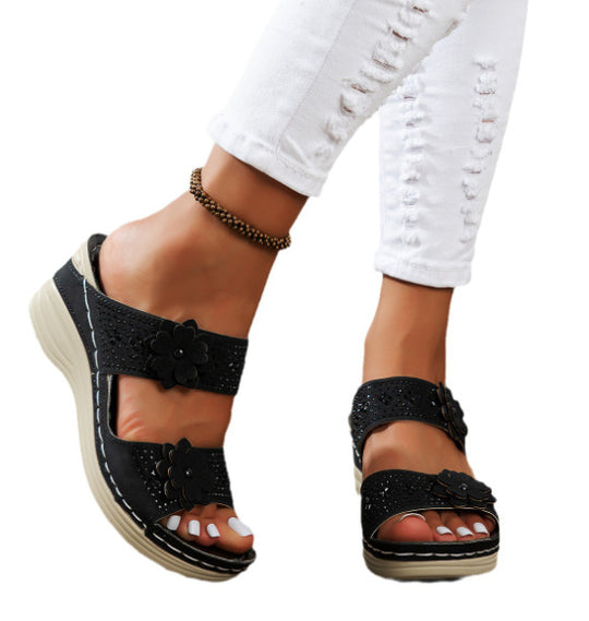 Damen Elegante Freizeitsandalen mit floralen Akzenten EB