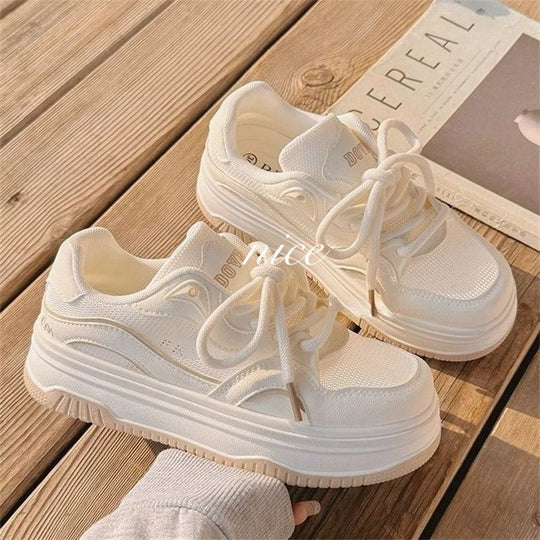 Damen Minimalistische Platform-Sneaker mit gepolstertem Komfortkragen und profilierter Wedgesohle EB