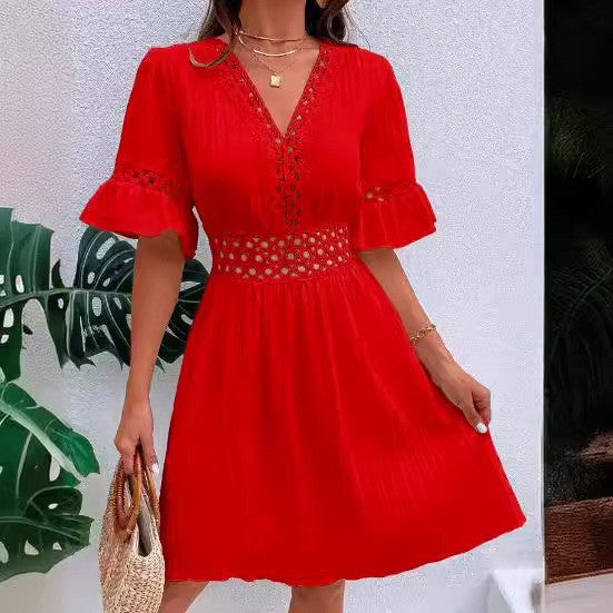 Damen Plissiertes Kleid mit kreativen Häkel-Akzenten EB