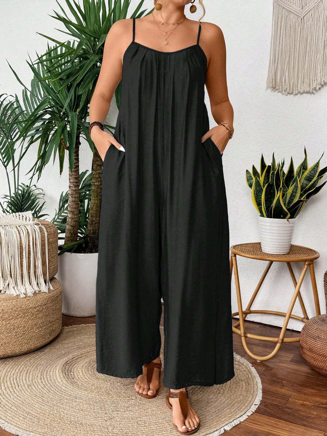Damen luftiger Jumpsuit mit schmalen Spaghettiträgern und seitlichen Taschen EB