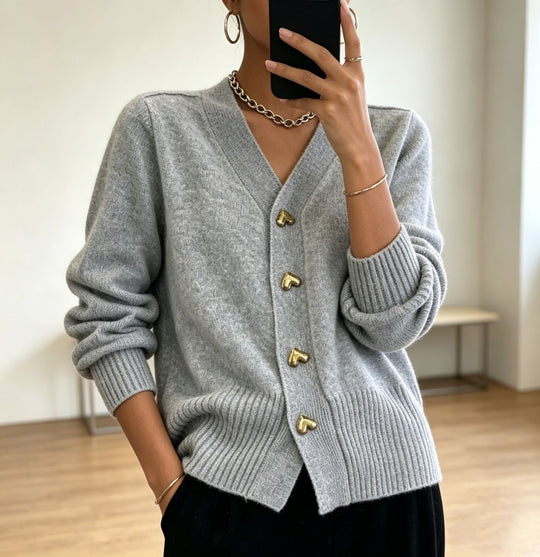 Damen Oversize V-Ausschnitt Strickcardigan mit herzförmigen Schmuckknöpfen EB