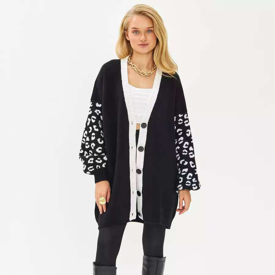 Damen Langer Strickcardigan mit Leopardenmuster und Knopfdetails EB