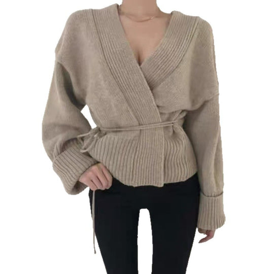 Damen Wickelstrickjacke mit strukturiertem Design und breiten Ärmeln EB