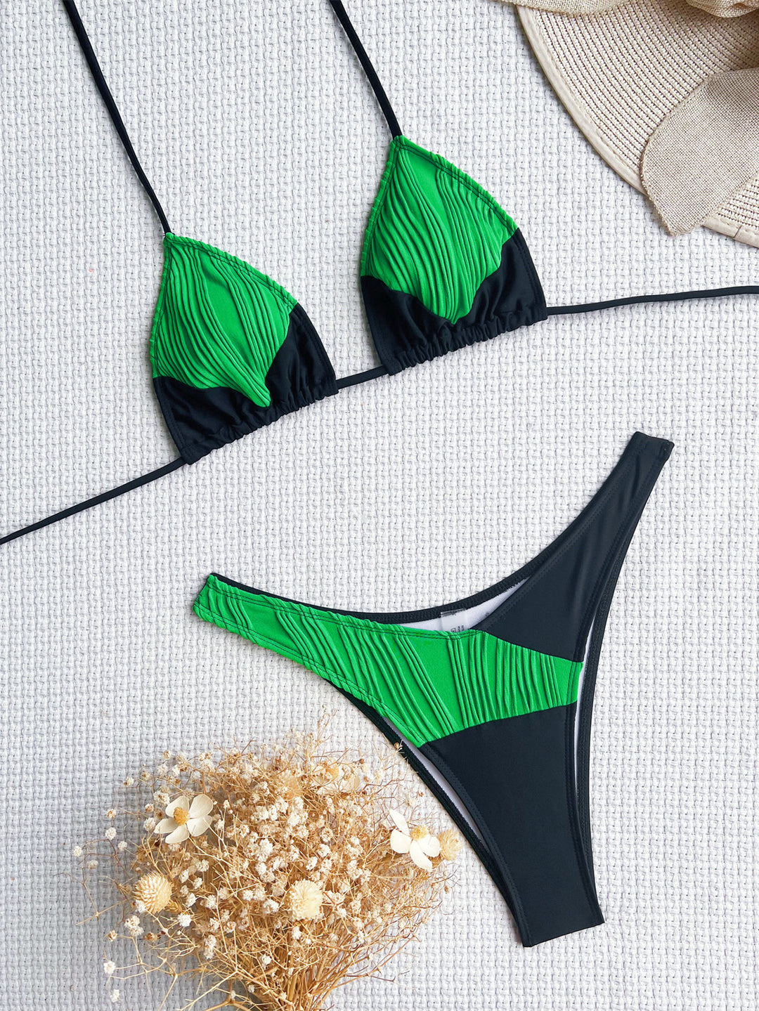 Damen Triangel-Bikini mit innovativem Falten-Design EB