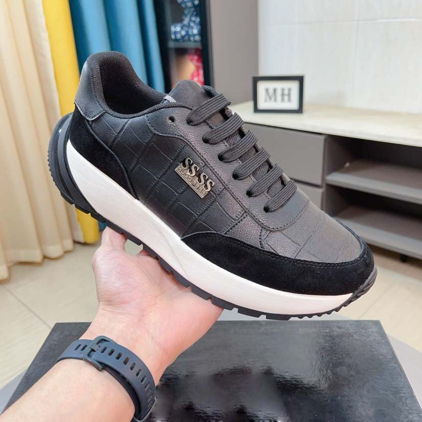 Damen Sportliche Sneakers mit strukturiertem Obermaterial und dämpfender Sohle EB