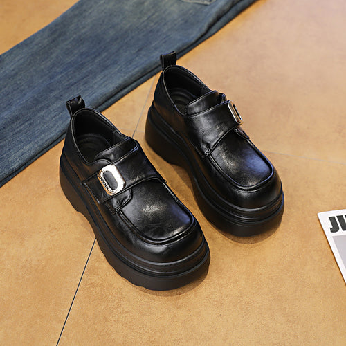 Damen Plateauschuhe mit dekorativen Riemen und modischem Detail EB