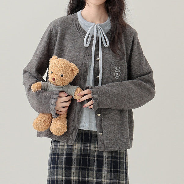 Damen Strickjacke mit dekorativen Knöpfen und hochwertiger Stickerei EB