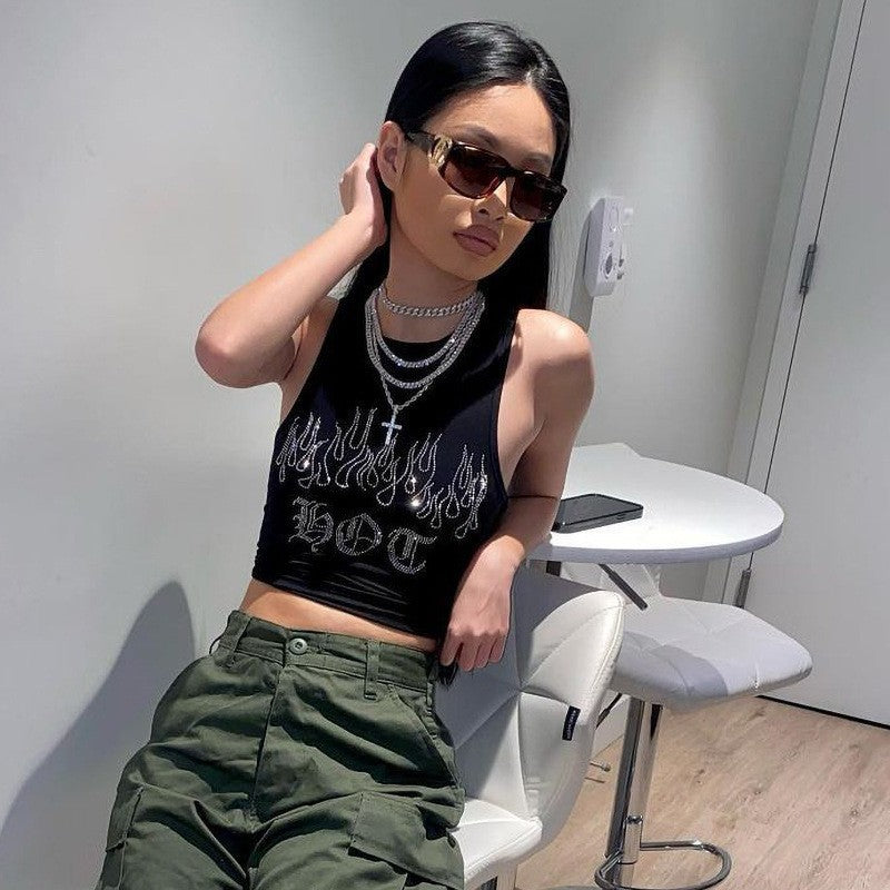 Damen Crop-Top mit auffälligem Flammenmotiv und glänzenden Akzenten EB