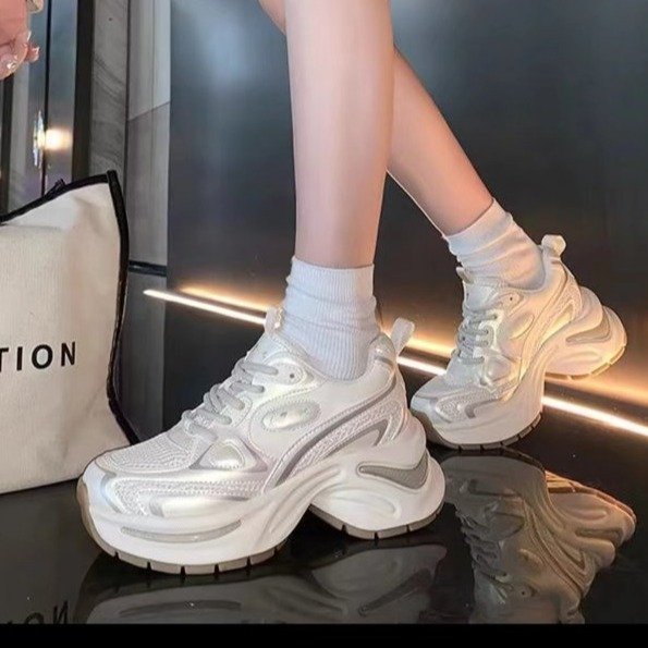 Damen Sportliche Sneaker mit reflektierenden Elementen und gepolsterter Laufsohle EB