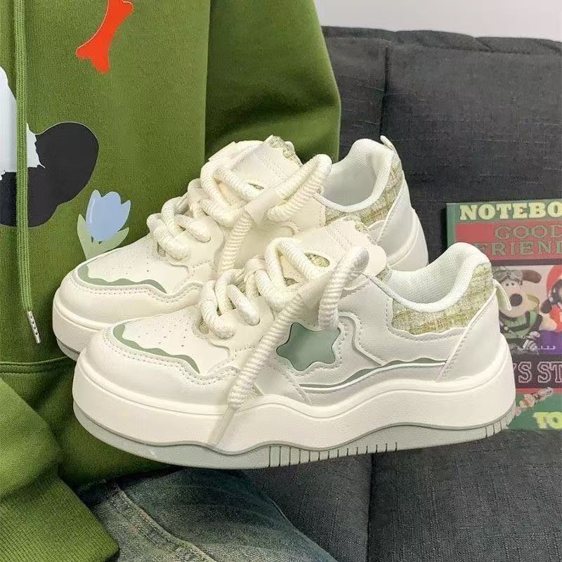 Damen Trendige Sneakers mit modischen Applikationen und gepolsterter Sohle EB
