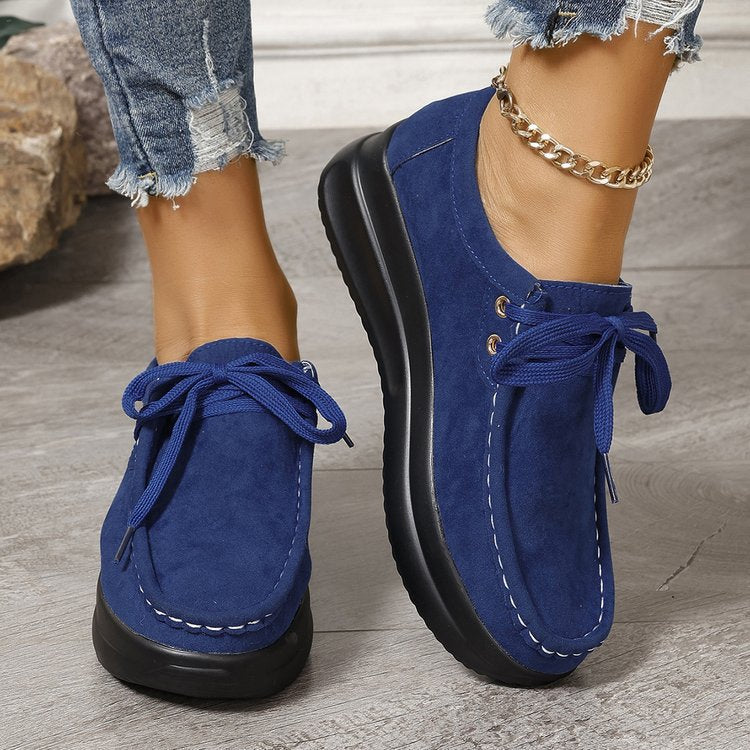 Damen Keilsneaker im Mokassinstil mit Veloursoptik und gepolsterter Komfortsohle EB