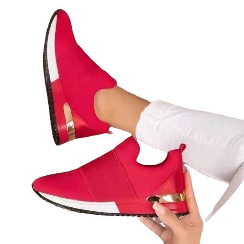 Damen Sportliche Slip-On Sneakers mit modischem Goldakzent EB