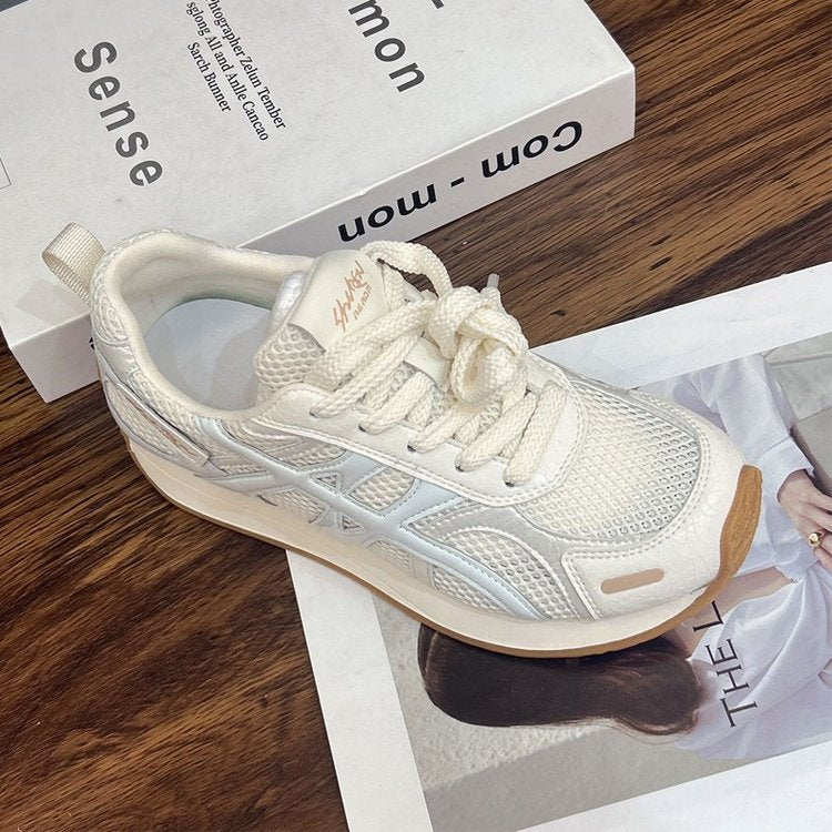 Damen Sportliche Sneakers mit atmungsaktiver Mesh-Oberfläche und eleganten Metallic-Akzenten EB
