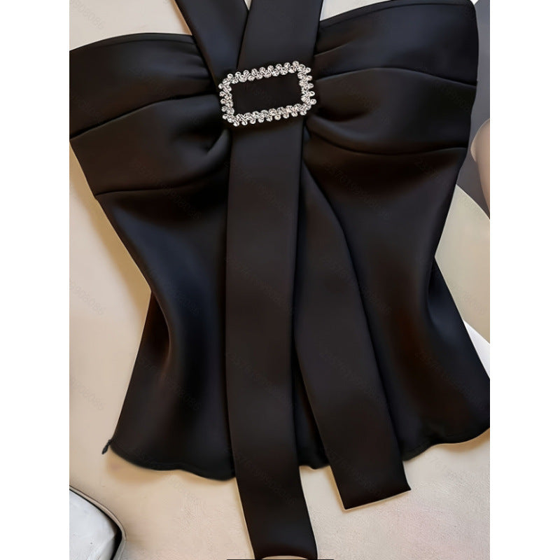 Damen Elegantes Top mit schickem Krawattendesign und funkelndem Schmuckdetail EB