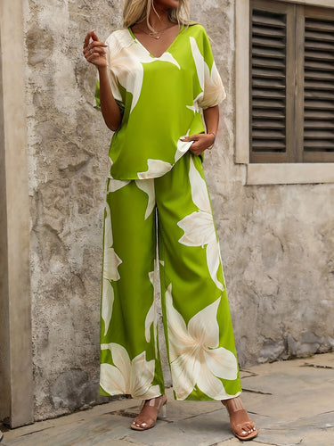 Damen luftiges Ensemble mit fließendem Schnitt und floralem Design EB