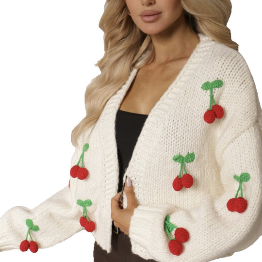Damen Kurzcardigan aus grobem Strick mit gehäkelten Kirschen-Applikationen und V-Ausschnitt EB