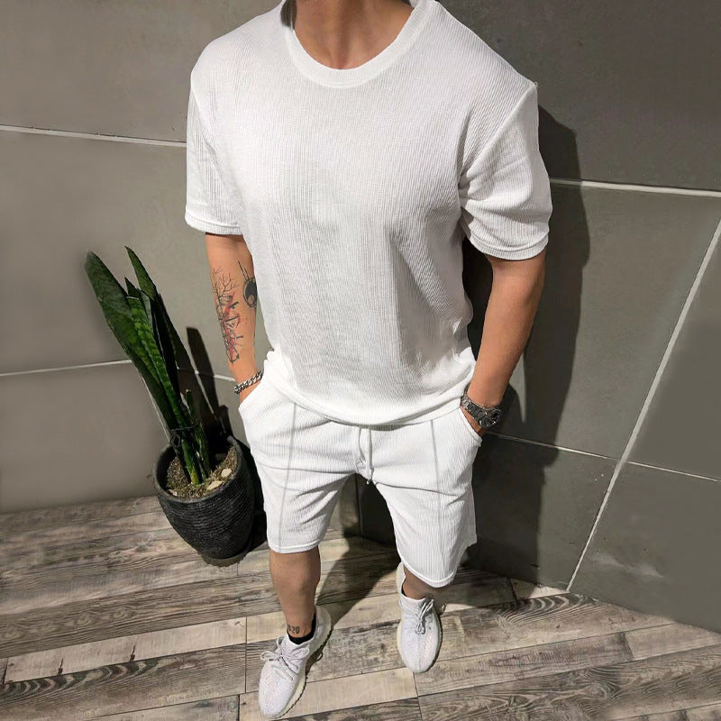 Herren lässiges Freizeitsport-Outfit mit strukturiertem Oberteil und Shorts EB